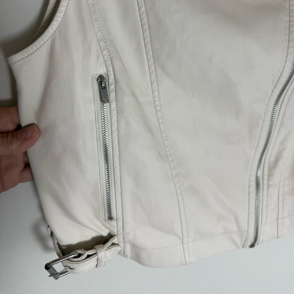 By Anthropologie Cropped Moto Vest white faux leather • Women’s medium - Picture 2 of 7